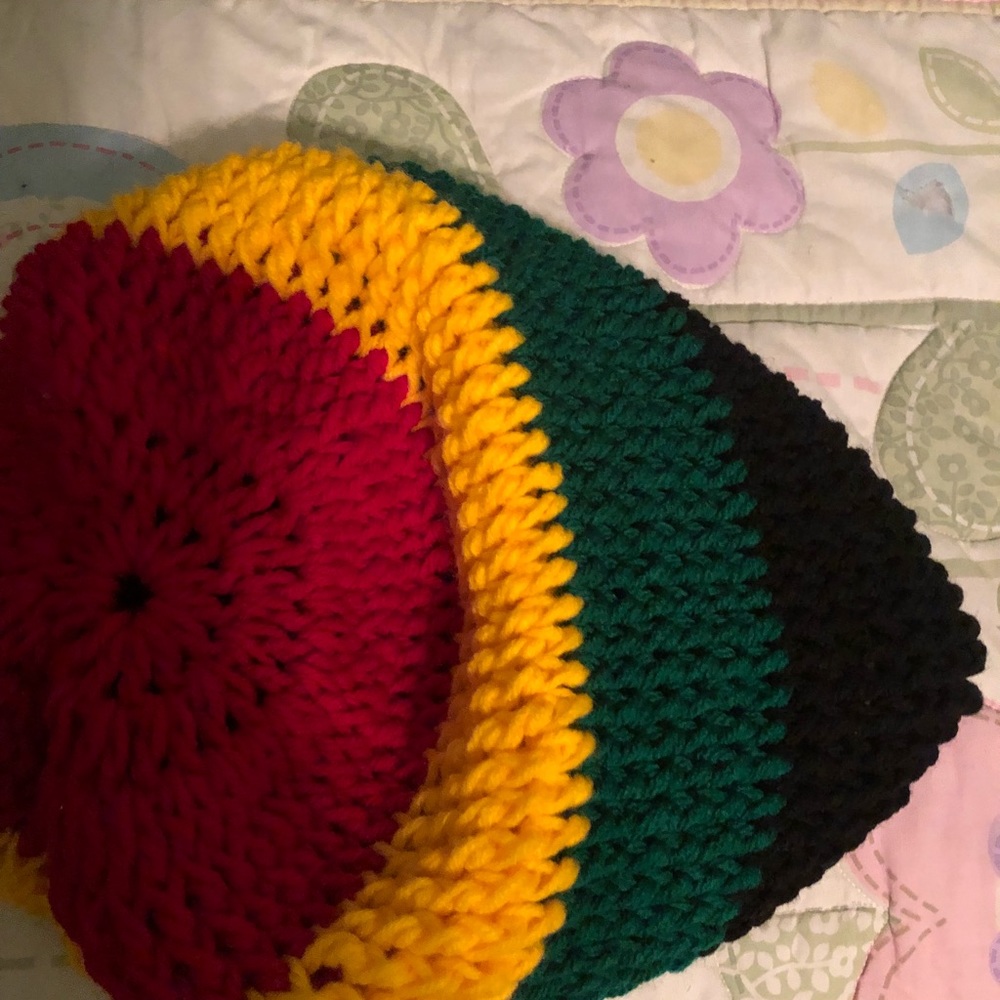 Knitted hat - Picture 2 of 5